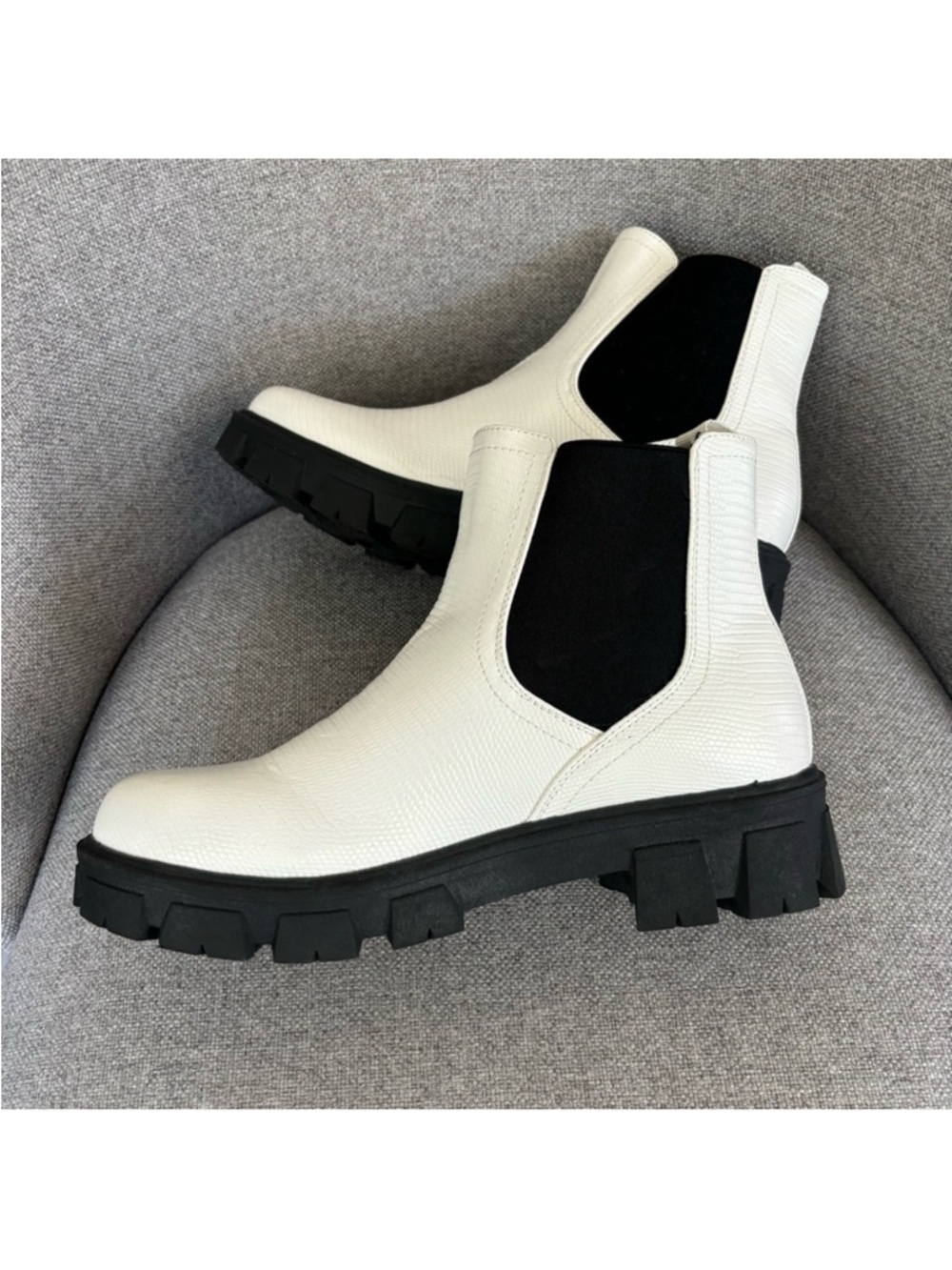 TRUE CRAFT Joyrider Lug‎ Boots White Lizard Snake Textured Chunky Heel Size 9.5